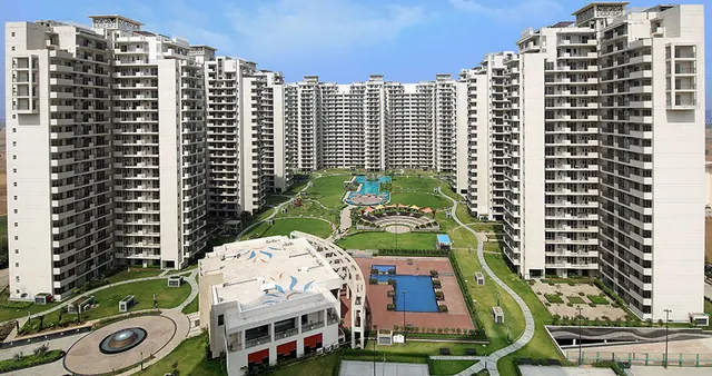 Parkview Grandspa - towers, clubhouse and pool thumbnail