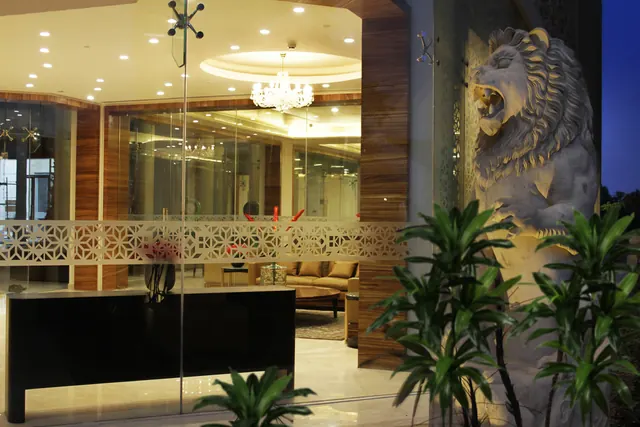 Puri Diplomatic Greens - lobby with lion sculpture (real photo) thumbnail